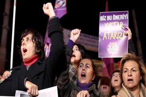 Phản ứng dữ dội về dự luật xóa tội cho kẻ ấu dâm