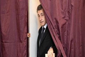 Cựu Tổng thống Sarkozy bị loại tại tranh cử sơ bộ Pháp