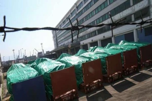 Trung Quốc được gì từ vụ Hong Kong giữ 9 xe bọc thép? 