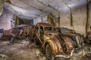 Phát hiện kho tàng xe cổ từ Thế chiến 2 ở Pháp