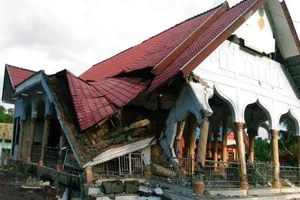 Động đất mạnh ở Indonesia, nhiều người thiệt mạng