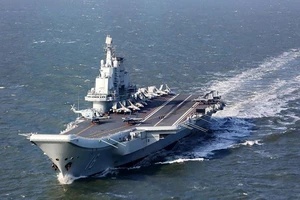 Trung Quốc 'khích tướng' Nhật giám sát tàu sân bay
