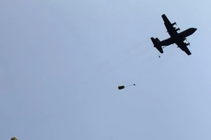 Phi công Hàn Quốc ấn nhầm nút làm rơi vũ khí xuống biển