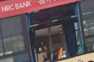 Hai xe buýt ở Trung Quốc bị đánh bom
