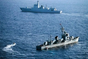 Philippines lo Bắc Kinh sẽ sớm xây đảo ở Scarborough