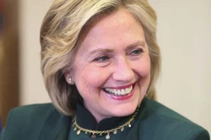 Bà Clinton lên tiếng vụ dừng sắc lệnh nhập cư của Trump