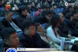 Phạt 6 quan chức ngủ gật trong cuộc họp