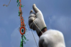 Pakistan bắt 107 người vì … chơi thả diều