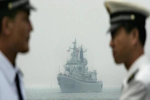 TQ ngang ngược đòi ngăn tàu nước ngoài vào biển Đông