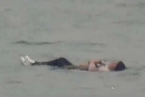 Nhảy sông tự tử bất thành... vì quá mập