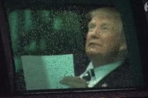 Ông Trump 'ôn bài' trước khi phát biểu ở Quốc hội