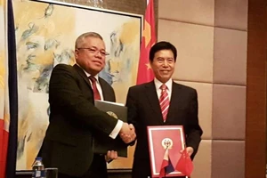 Phó Thủ tướng TQ mang ‘quà’ 6 tỉ USD thăm Philippines