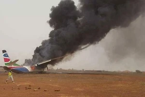 49 người may mắn thoát chết dù máy bay bị thiêu rụi