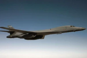 TQ cảnh báo máy bay ném bom Mỹ đi vào biển Hoa Đông