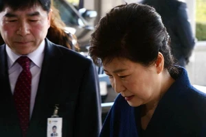 Công tố viên Hàn Quốc yêu cầu phát lệnh bắt bà Park