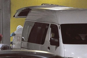 Thi thể nghi của Kim Jong-nam được đưa trở lại nhà xác