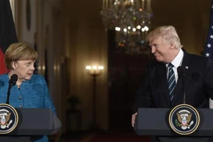 Ông Trump ‘đòi nợ’ bà Merkel 375 tỉ USD