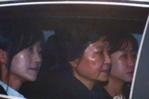 Cựu Tổng thống Hàn Quốc chính thức bị bắt giam