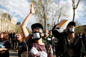 6.000 người Trung Quốc biểu tình ở Paris