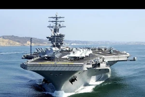 Tàu Nga - Trung bám đuôi tàu sân bay Mỹ gần Triều Tiên