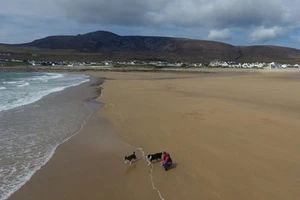 Bãi biển 300 m biến mất 33 năm bất ngờ xuất hiện