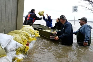 Lụt kinh hoàng nhất lịch sử Canada, 1.900 người mất nhà