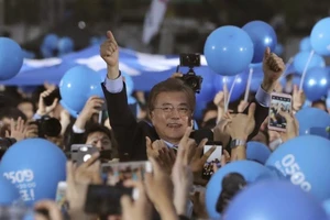 Ông Moon Jae-in nắm chắc ghế Tổng thống Hàn Quốc