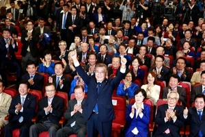 Moon Jae-in tuyên thệ đơn giản, lao ngay vào công việc