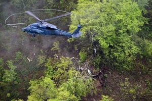 Rơi máy bay trinh sát Nhật, 4 người thiệt mạng