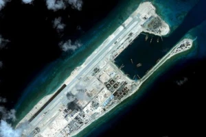 Trung Quốc ngang nhiên lắp bệ phóng rocket ở Trường Sa