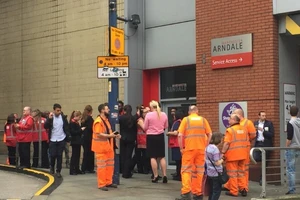 Trung tâm mua sắm ở Anh sơ tán vì tiếng nổ lớn