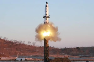 Liên tiếp thử tên lửa: Triều Tiên tạo chiếc ô hạt nhân