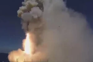 Tàu chiến Nga nã 4 tên lửa hành trình đánh IS