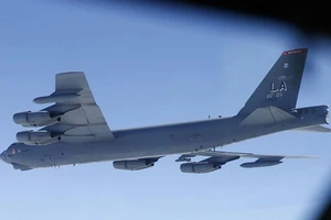 Nga tung Su-27 chặn oanh tạc cơ B-52 của Mỹ 