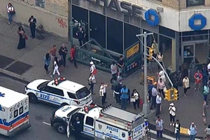 Tàu điện ngầm trật đường ray, 34 người bị thương