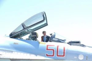 Tổng thống Syria thử làm phi công trên tiêm kích Nga