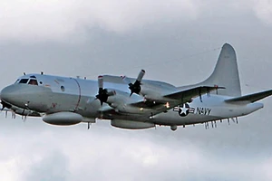 2 phi cơ Trung Quốc chặn đầu máy bay trinh sát Mỹ