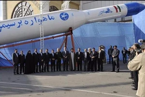 Iran phóng thành công tên lửa mang theo vệ tinh 