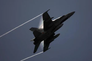NATO tung 2 tiêm kích chặn máy bay Nga 