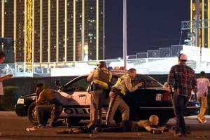 Xả súng ở Las Vegas: 20 người chết, 100 người bị thương