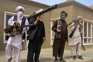Thủ lĩnh Taliban lệnh không đối đầu IS nữa
