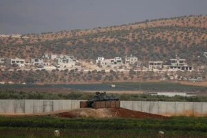 Thổ Nhĩ Kỳ đấu súng với phe nổi dậy ở Syria