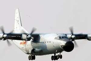 Rơi máy bay quân sự Trung Quốc, 12 người tử nạn