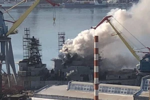 Khu trục hạm Nga bốc cháy ở Viễn Đông