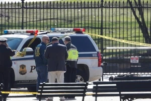 Người đàn ông nổ súng tự sát bên ngoài Nhà Trắng