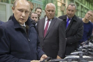 Ông Putin từng phải mang súng khi ngủ