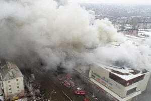 Cháy kinh hoàng trung tâm mua sắm Nga: 40 trẻ mất tích