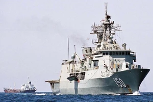 Ba tàu chiến Úc chạm mặt tàu Trung Quốc trên biển Đông
