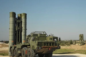 Phòng không Nga diệt mục tiêu nhắm vào căn cứ ở Syria