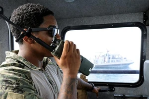 2 phi công Mỹ bị thương nghi do Trung Quốc chiếu laser